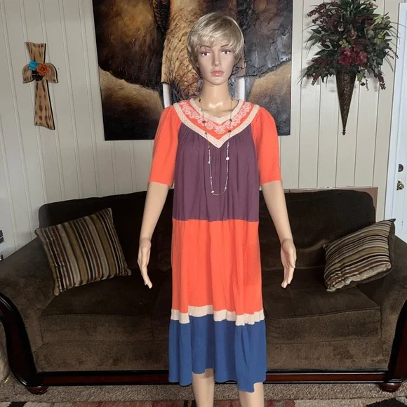 Go Softly Patio • Vintage • Boho • Orange/ Beige/Purple • Small •  Nightgown - Picture 2 of 16